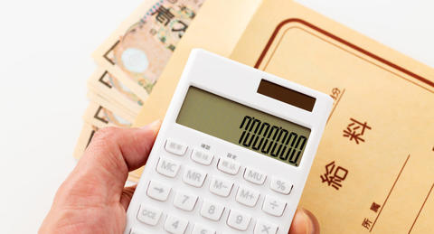 年収700万円の手取り額と生活レベルは？独身・既婚別の生活費を紹介