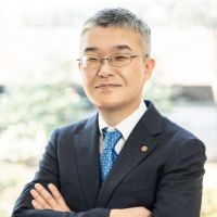 岡佳伸_顔写真.jpg