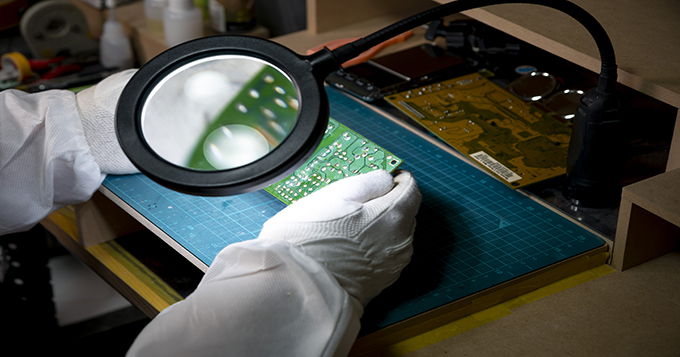 品質保証とは？品質管理との違いや平均給与についても紹介