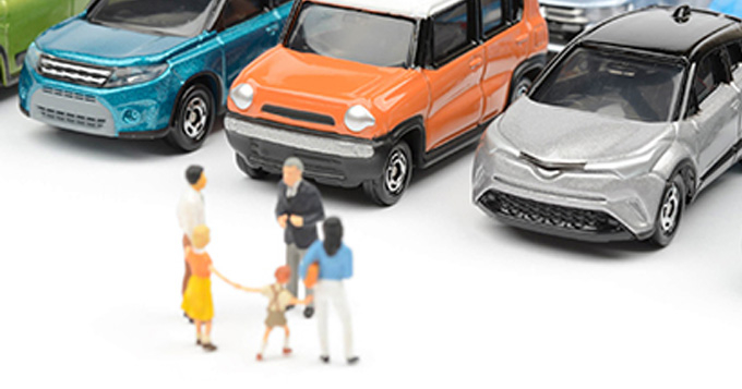 自動車メーカーの営業とディーラーの営業はどう違う？やりがいと転職のポイントについて