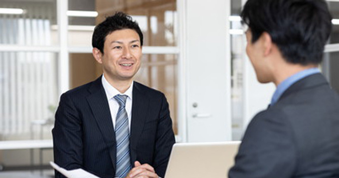 化学メーカーの営業になるには？仕事内容や求められるスキル